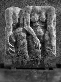 Skulptur Marmor Frauen M&auml;nner begegnen Limburg stein